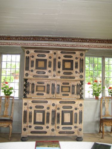 Skåp i Linnés bröllopsstuga