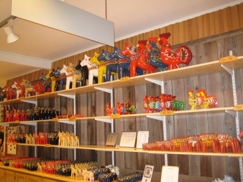 Färdiga dalahästar