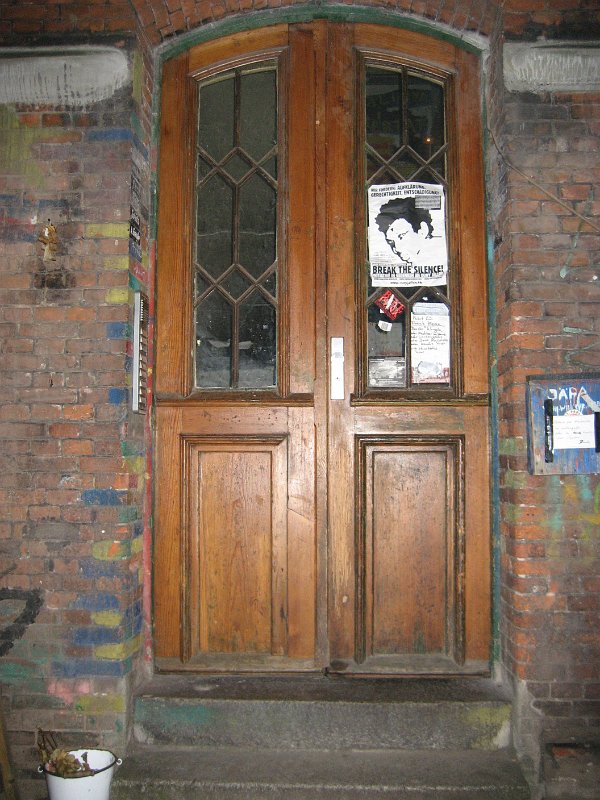 IMG_0771.jpg - Det var i Hamburg som Beatles inledde sin karriär 1960 och de var där och spelade i flera omgångar fram till 1962. Rundvandringen var Stefanies idé och koncept, och vi såg inte bara de klubbar där Beatles spelade utan även de hus där de hade bott eller hade någon annan anknytning till.   