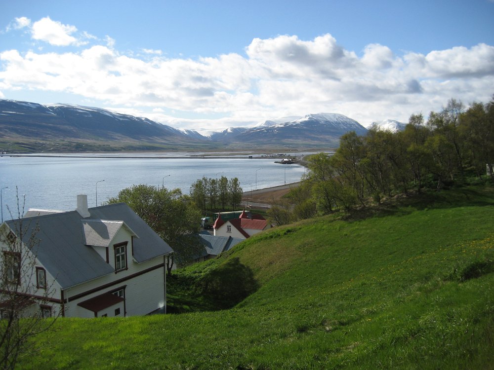 070523_004.jpg - Vy uppifrån kyrkan ner mot viken Pollurinn.   